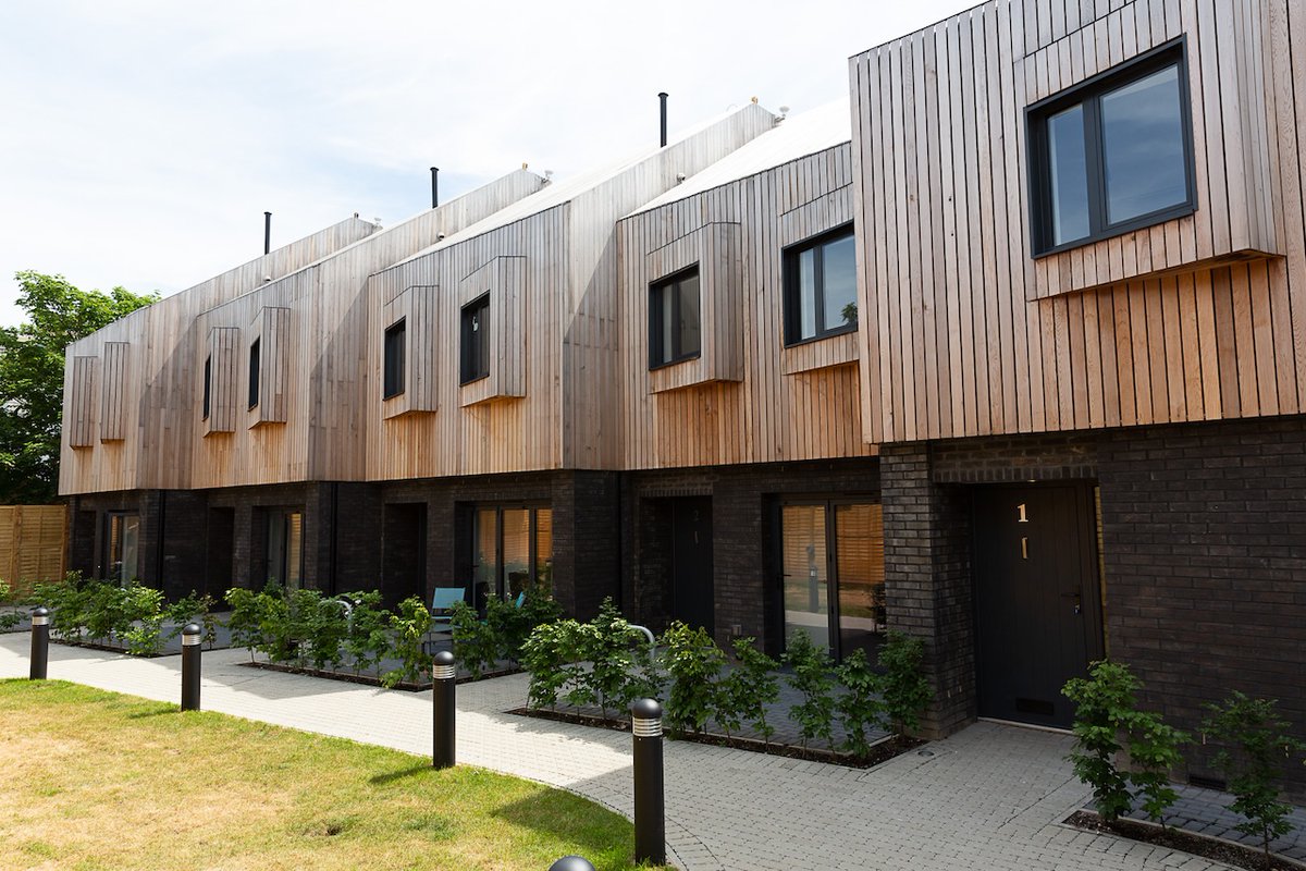 Architizer's tweet photo. #ProjectOfTheDay: Elizabeth Mews by PLUS Architects
Angled upper-floor windows and dual-aspect layouts solve privacy and daylight challenges on this compact brownfield site.
📍London, United Kingdom
Details: https://t.co/jrjWHDTlQw https://t.co/ID7cCuiZ89