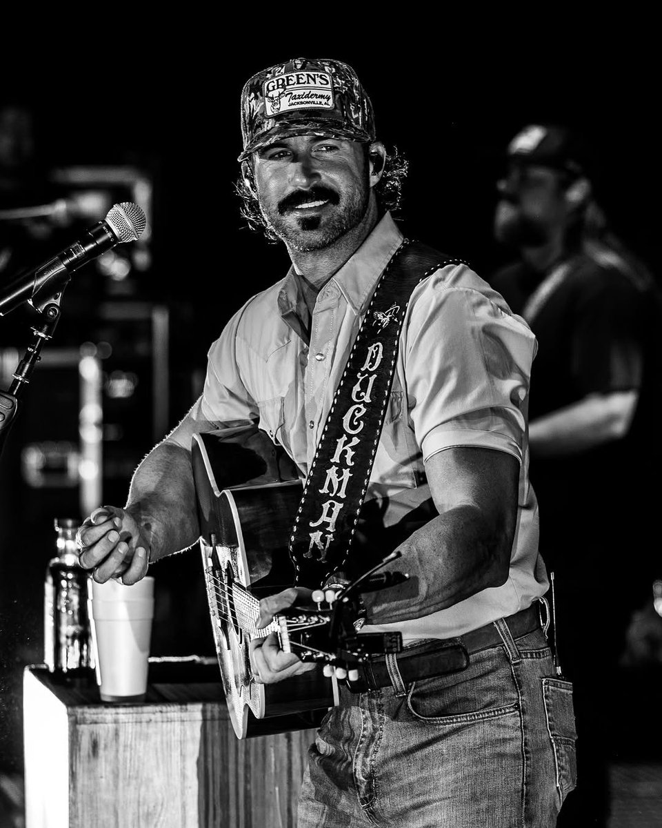 RileyGreen24985's tweet photo. 🌍 "The spotlight follows those who create their own path. #countrymuisc https://t.co/1sHWH0CTLz