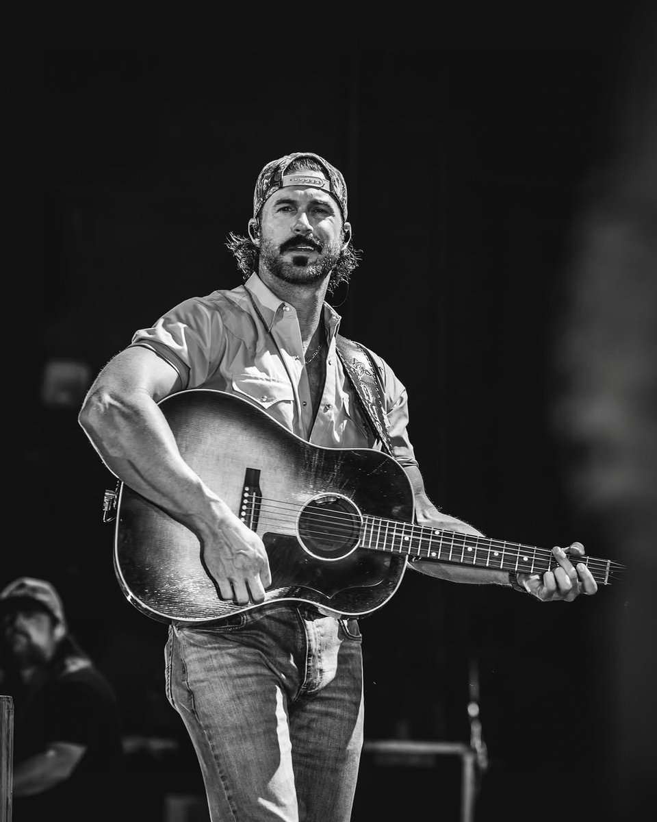 RileyGreen24985's tweet photo. 🌍 "The spotlight follows those who create their own path. #countrymuisc https://t.co/1sHWH0CTLz