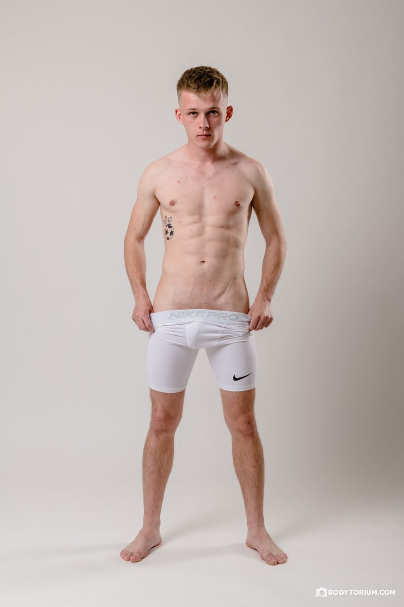 bodytorium's tweet photo. Adrian 🍆 1 of 2
Studio session with young footballer Adrian. A bit shy, but only for a moment.
638 high-res images of Adrian → https://t.co/CFM3z4lm6O

#MaleNude #NudeAthlete #NudePhotography https://t.co/AqJiVwaOIX