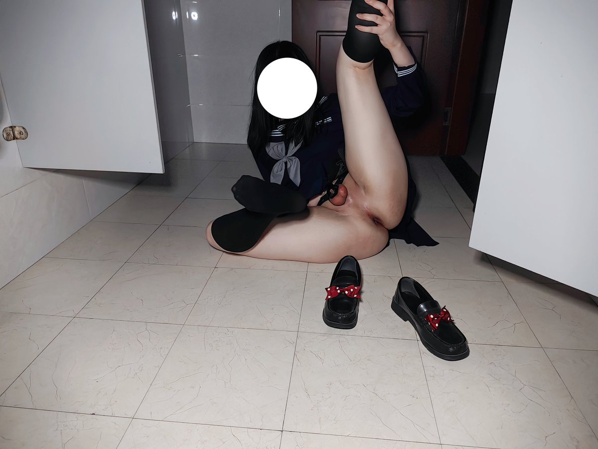 feirosemary's tweet photo. 在厕所露出了，勇气+3

#男娘 #伪娘 #男の娘 #娼年 #雌堕 #露出 #jk #贞操锁 #人妖 #女装 #水手服 #肉便器 #母狗 #ts #femboy https://t.co/f3aQAWYVhS