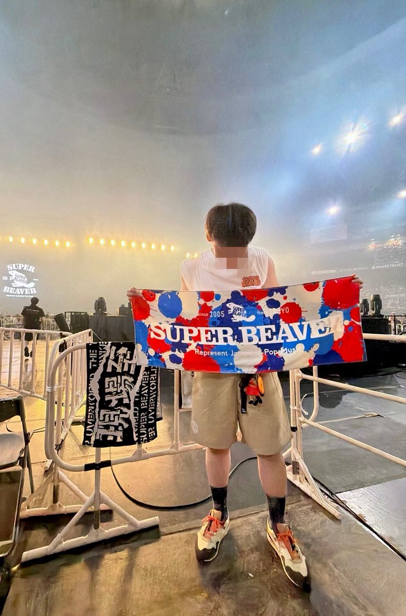mm_spbv's tweet photo. 2日間とも楽しかったな余韻が半端ない
スクリーンに映ったドラムを叩いているひろぽんの特大笑顔でこちらまでシアワセになった😌
次はゴーゴーゴー鳥取🐪 楽しみすぎる https://t.co/lX0GRd1Axr