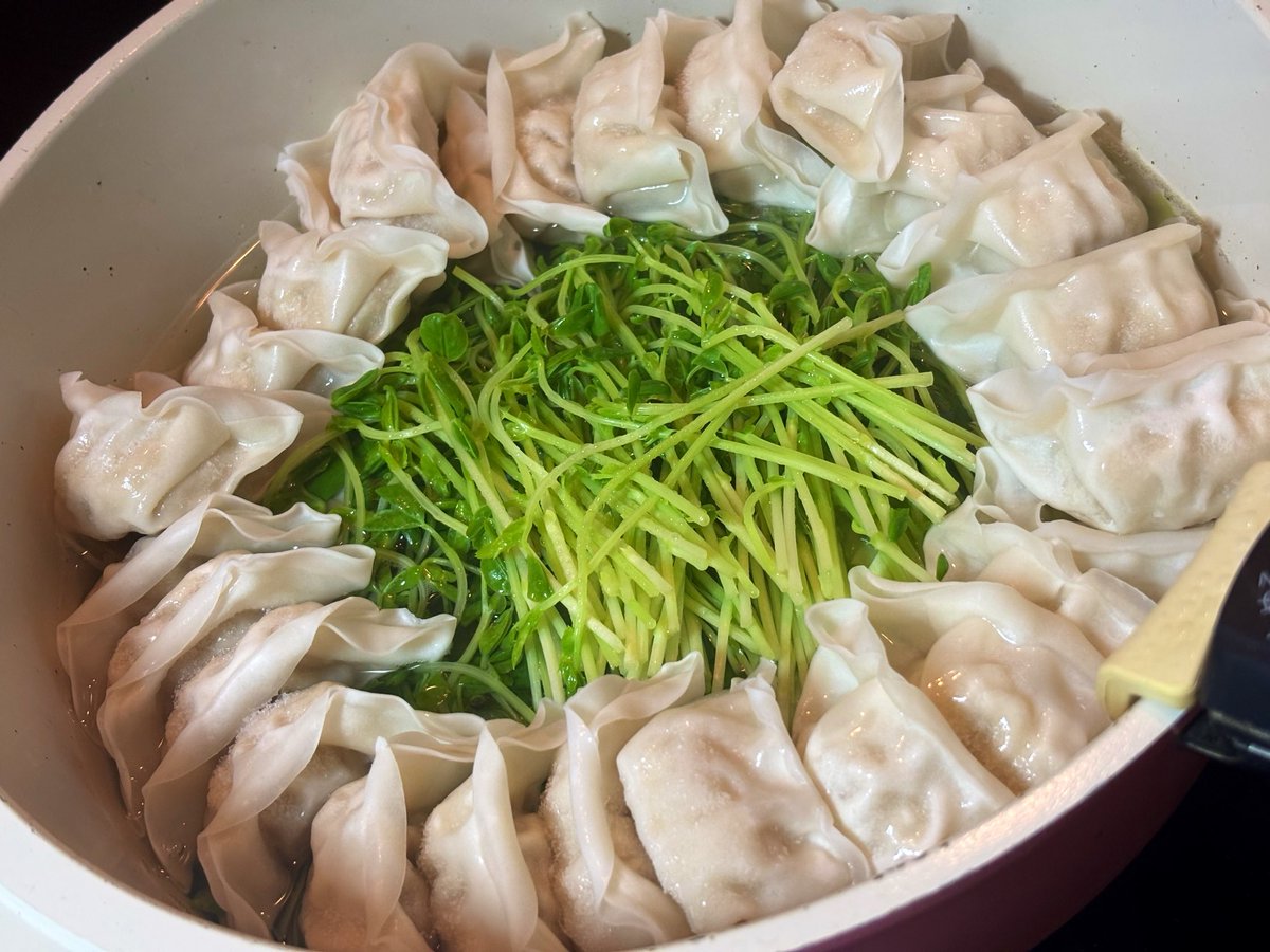 _kamimari_'s tweet photo. 野菜🥬とりたかったので
鍋にしました🍲

#おうちごはん https://t.co/Lb7wq9uKvi