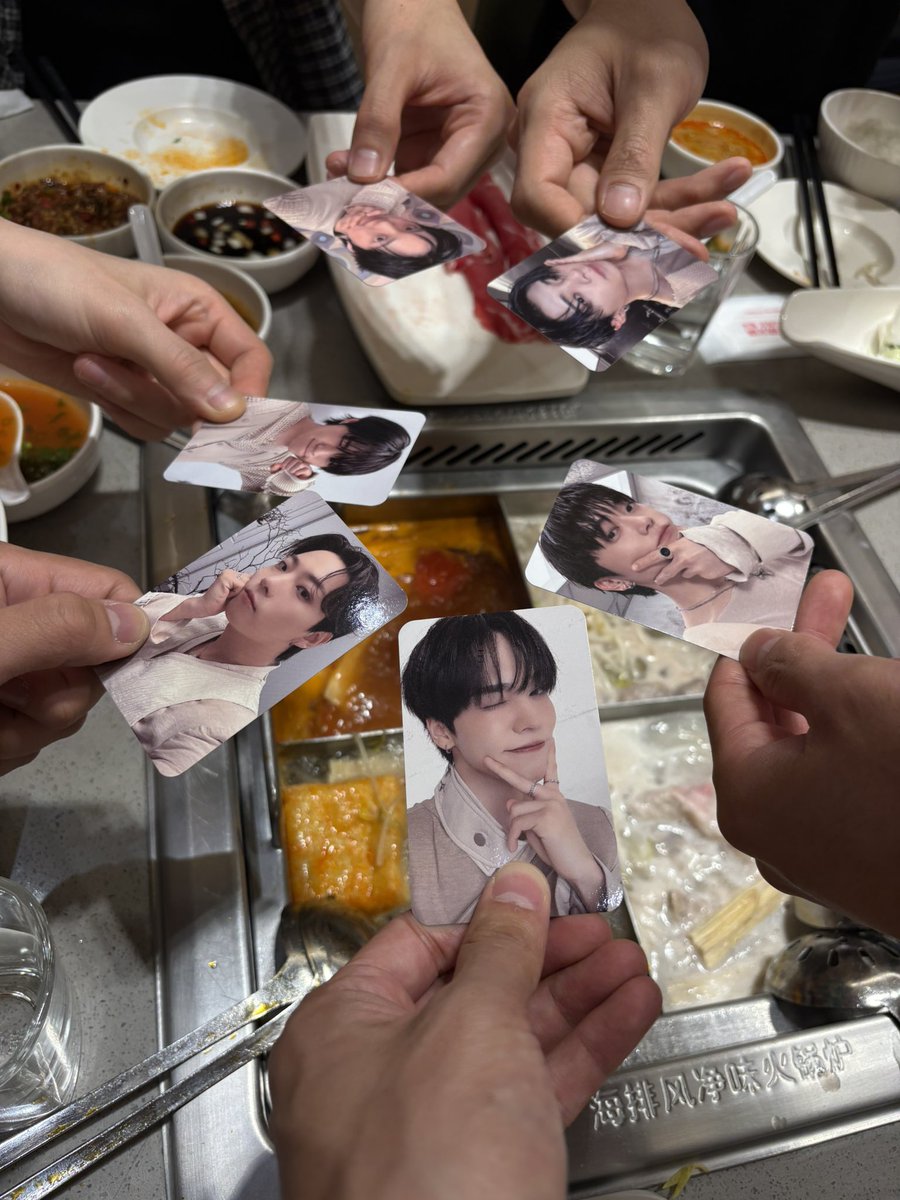 ONF_members's tweet photo. [#유토 #YUTO] 
나도 찍었지롱~✌🏻 https://t.co/M2FxEF5FFe