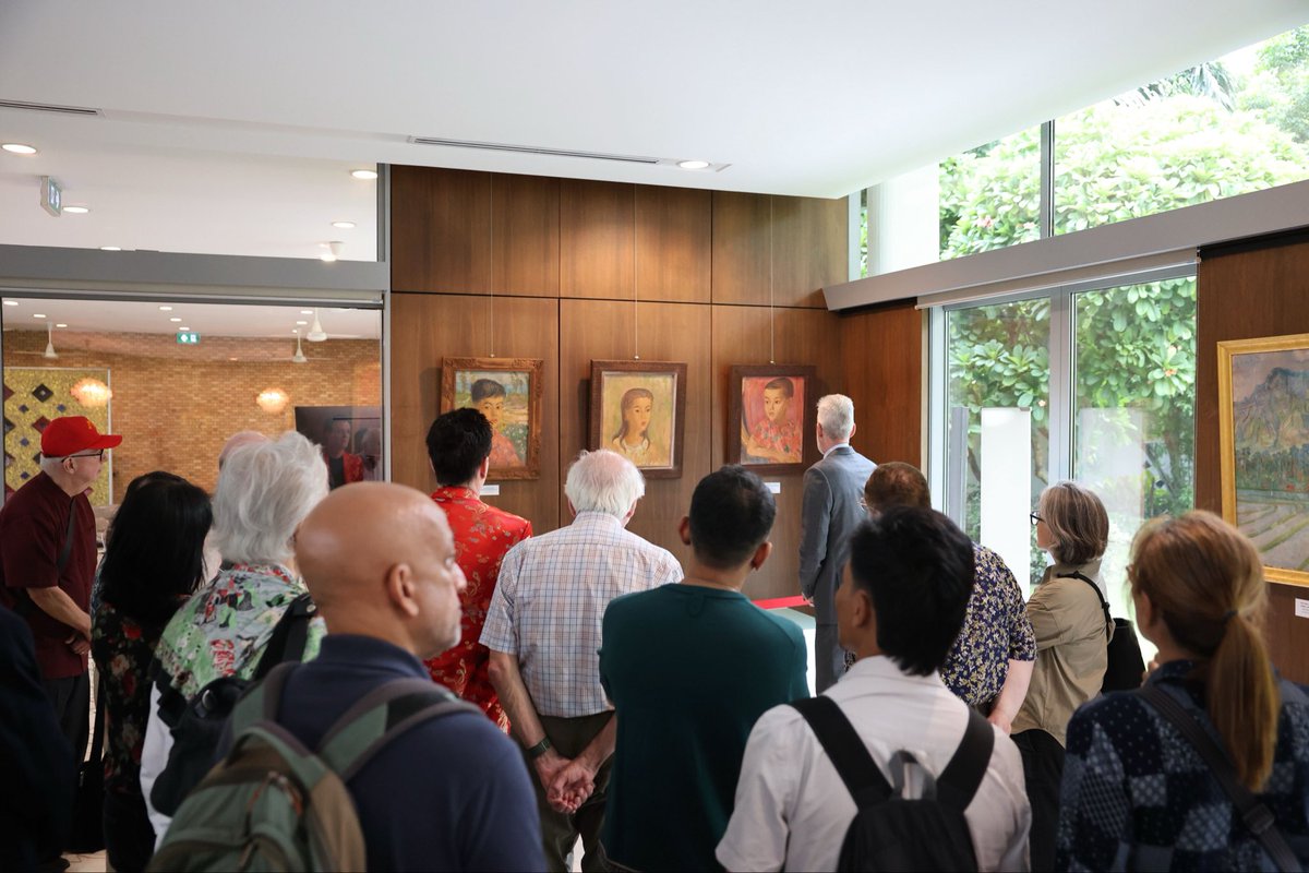 SwissEmbTHA's tweet photo. Last tour to our exhibition of paintings by Theo Meier (1908-1982) at the Swiss Residence🇨🇭 - for members of the Siam Society. Most of the artworks were shown to the public for the very first time. Next week, they will return to their owners. https://t.co/hIN9cSJSH2