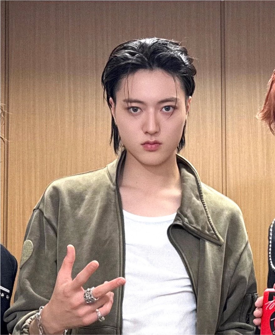 rubymmayy's tweet photo. หล่อเกินไปไหมมมมม ㅠㅠ https://t.co/766eEKFKSG