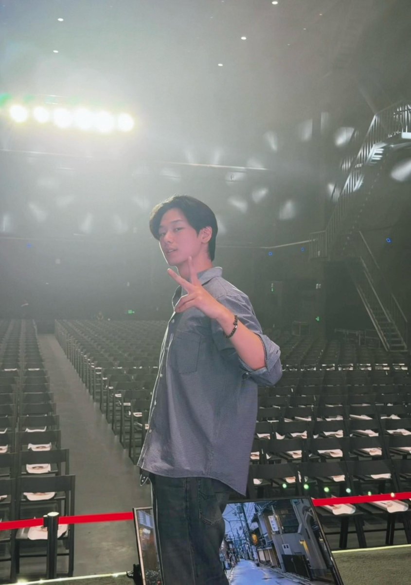 115kitten's tweet photo. 260804 #주연 샤오홍슈

I❤️SH
#上海
#延时影像 https://t.co/898eXKnnUd