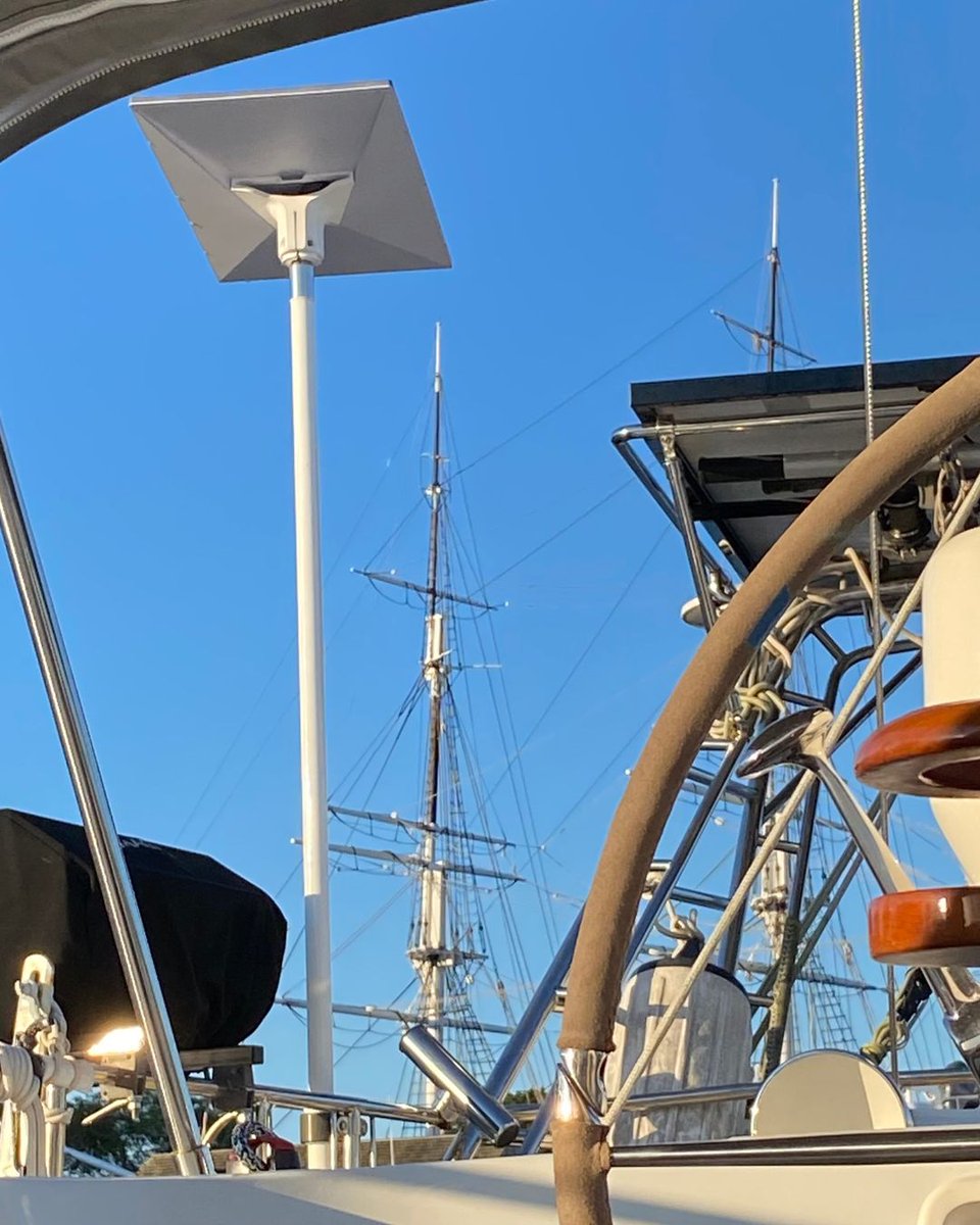 trioflatmount's tweet photo. The Charles W. Morgan launched in 1841. This Hylas 49 pulled in beside her with a TRIO Pole Mount on the mast. Same harbor, 185 years apart.

@starlink
📷: James Chapin https://t.co/CU4OpZkopg