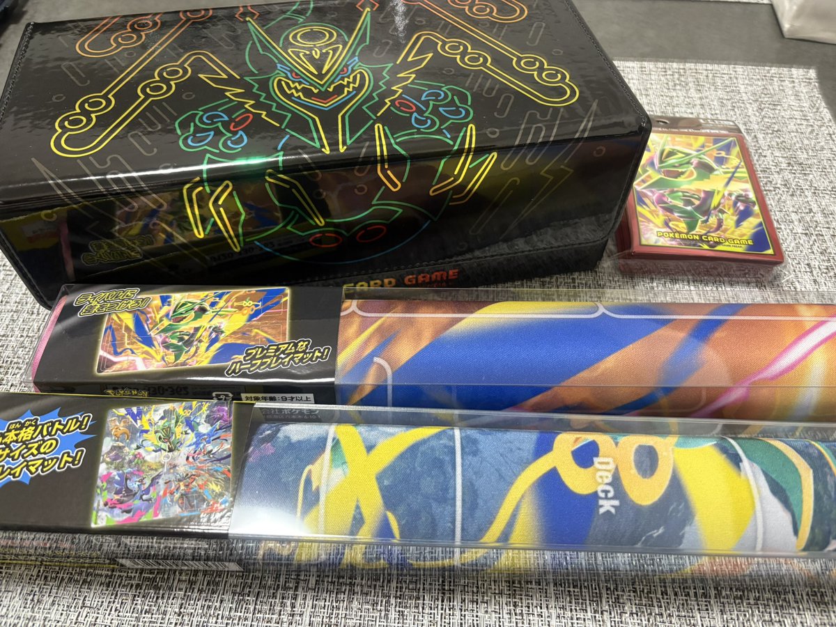 grenein's tweet photo. ポケセンからレックウザセットが届いた
普通にポケカストアで買えたのにネットで買っちゃうっていう

フルサイズは家でしか使えんかな https://t.co/Y9MHTZ6Cuj