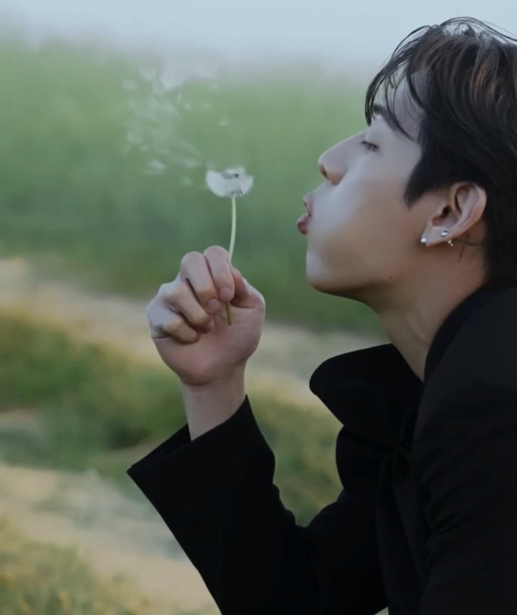 anleebamzy1a's tweet photo. เอาอะไรมาโตค้าาาา ดูการกระทำเขาสิ เด็กน้อยเท่านั้น!!!!!!

#JANUAXBAMBAM  
#JANUASCENTSOFSOUL
#BamBam #뱀뱀 @BamBam1A https://t.co/VNpMEH93Rb