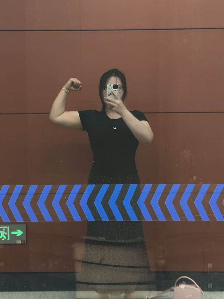 hhh1715975's tweet photo. 近日OOTD https://t.co/x6d1Not5hi