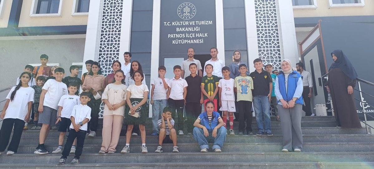 PatnosGM's tweet photo. 📚✨ Kitaplarla Buluşan Gençlerimiz!

Gençlik Merkezimizde düzenlenen kurslara katılan gençlerimizle birlikte Patnos İlçe Halk Kütüphanesi’ni ziyaret ettik. 📖

@oa_bak @gencliksporbak https://t.co/Pbf0UGukB4