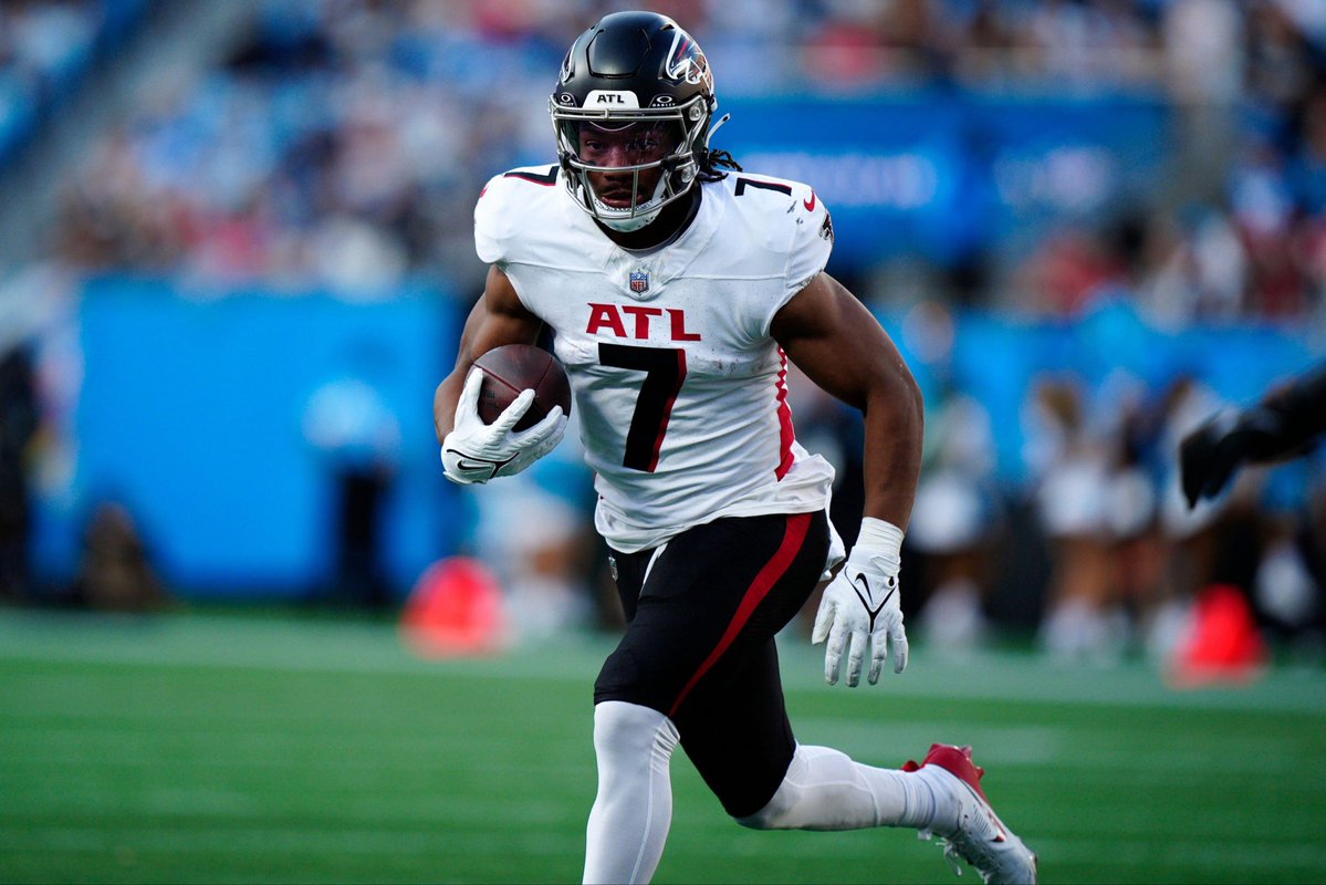LandingZoneBR's tweet photo. 🚨 URGENTE! 

O Atlanta Falcons e o RB Bijan Robinson chegaram a um acordo para um extensão de 3 anos no valor de $66,75 milhões! 

O contrato pode chegar até $75 milhões e a média de $22.25 milhões tornam ele o RB mais bem pago da história! https://t.co/BRycQwbMOZ