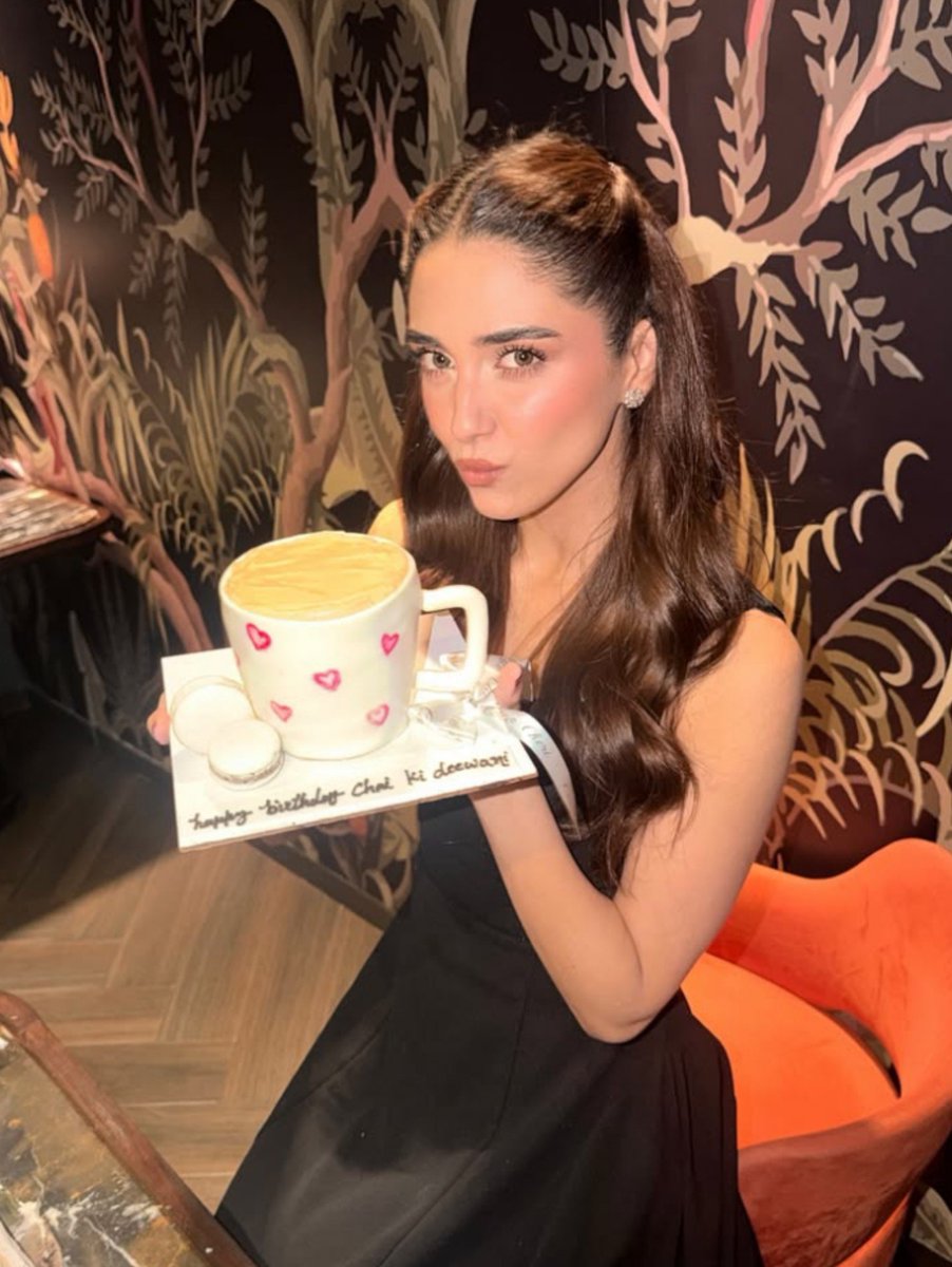 tweets_by_me_2's tweet photo. Life mein bas koi ek aisa birthday wish karna wala chahiye 😭🤌🏻☕❤️ #MayaAli #ChaiLover https://t.co/bhBiu1a1OL