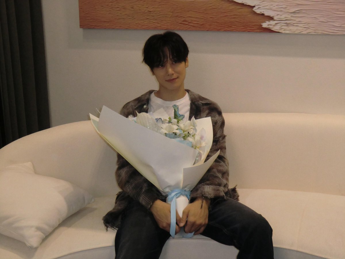 leejycat's tweet photo. 260804 #주연 샤오홍슈

I❤️SH
#上海
#延时影像 https://t.co/MEMelVmvWl