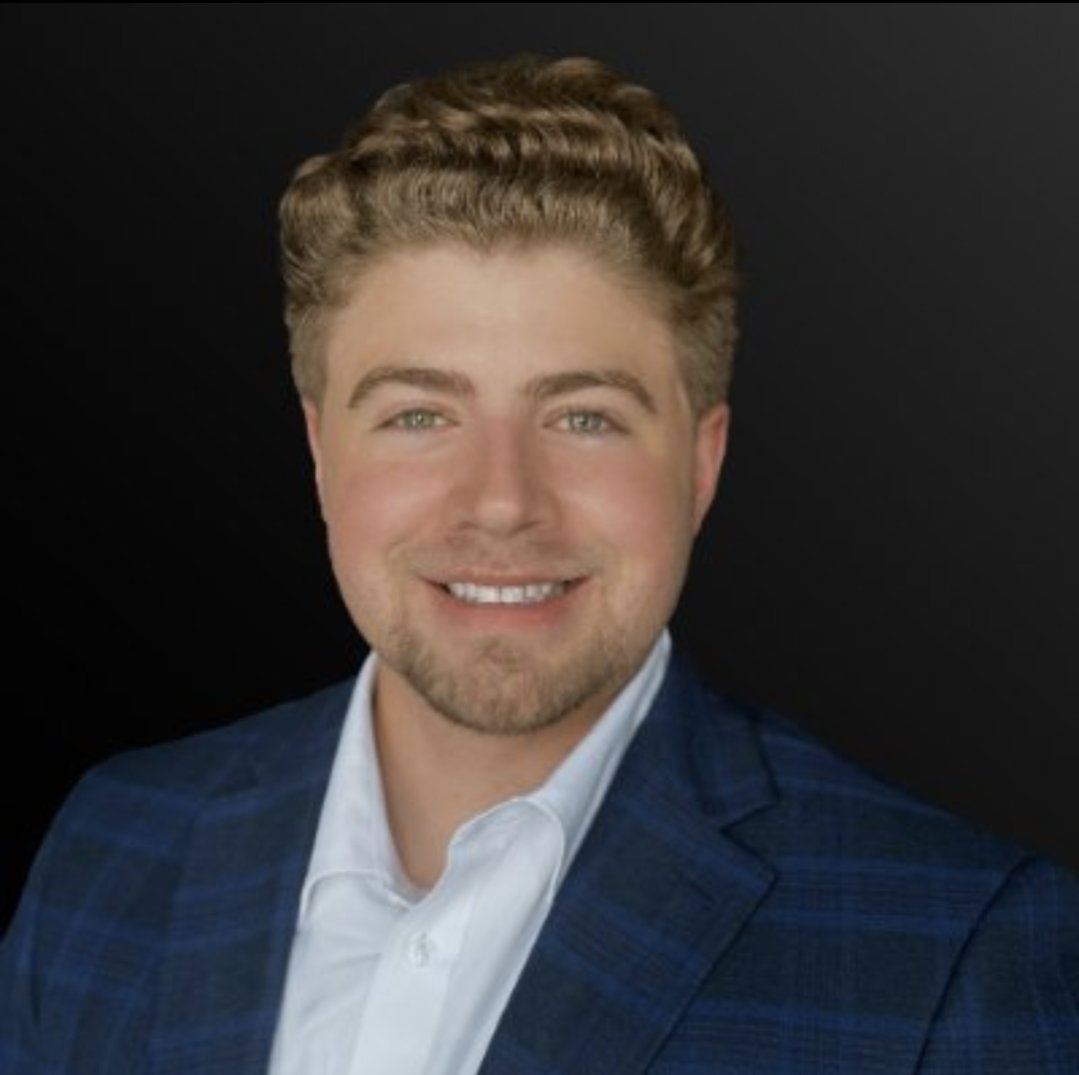 PULL0UTKNG's tweet photo. Eric supports the violence that Jake Lang brings city to city. Eric also can't figure out on a daily basis if a deal is made between Trump and Iran or if Trump won the war. Every day, just like Trump Eric changes his stance. Eric is just fake news. Worst in the business https://t.co/WVg3koOoQ7