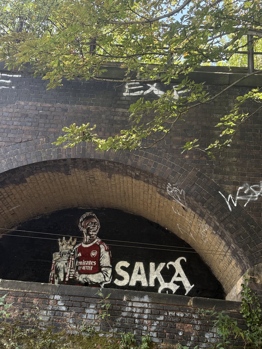 TikiTakaConnor's tweet photo. 📍 Spotted near the Emirates. 🏆🌶️ https://t.co/52XiJ5KY3s