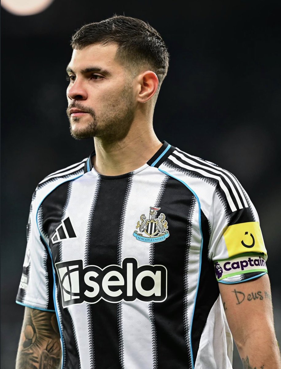 DTalkingArsenal's tweet photo. 🚨@iamAlexHowell & @CiaranKelly__:

Arsenal are in direct talks with Newcastle United to sign captain Bruno Guimarães. 🇧🇷✍️🔴⚪️

The clubs are understood to be in formal discussions regarding the midfielder, with previous discussions being done through intermediaries.

Guimarães wants to join the Premier League champions. 🏆✔️

Whether a deal will be agreed remains to be seen, but those involved feel the transfer is moving towards a resolution.⏳#AFC #NUFC