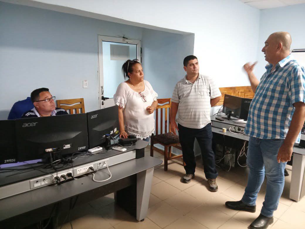 LorenzoOsbel's tweet photo. En el despacho de cargas de la Empresa Eléctrica, se nos explica que se han logrado conectar algunos servicios básicos del territorio,  como la zona del Hospital Provincial y  bombeos de agua. Se trabaja duro para lograr la conexión total al SEN #LasTunas #PorLasTunasLaVictoria https://t.co/7G1kZPgOra