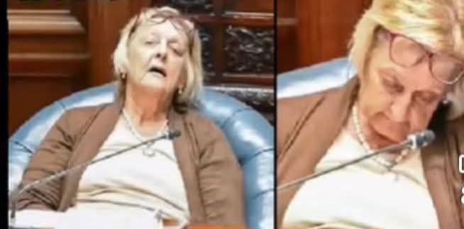 SilvanaDFrances's tweet photo. La verdad no se porque me bloqueó, ya que parece que se ha dormido hasta en horas laborales, mientras le pagamos jugoso salario y no le importó, no logro comprender que le puede molestar a esta sra de lo que yo publico? https://t.co/HfztwhTemu