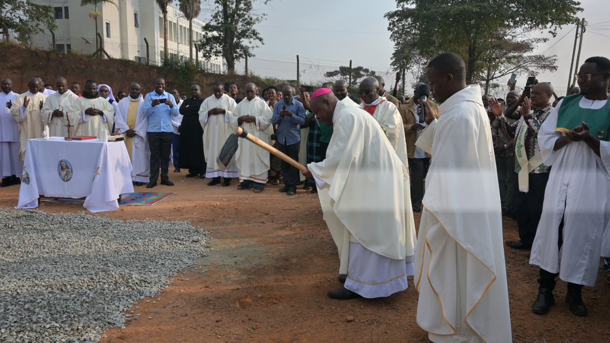 Amosiasa's tweet photo. Archbishop Lambert Baimomugisha has launched Uganda Martyrs Parish in Mbarara City,kicking off construction with a hoe after Mass. 
The UGX38BNchurch will seat 3,000,rank among Africa’s biggest,and become a tourist attraction.Thousands attended. #Catholic #Uganda
@AsiimweDidas5 https://t.co/rz5AqSJB4l