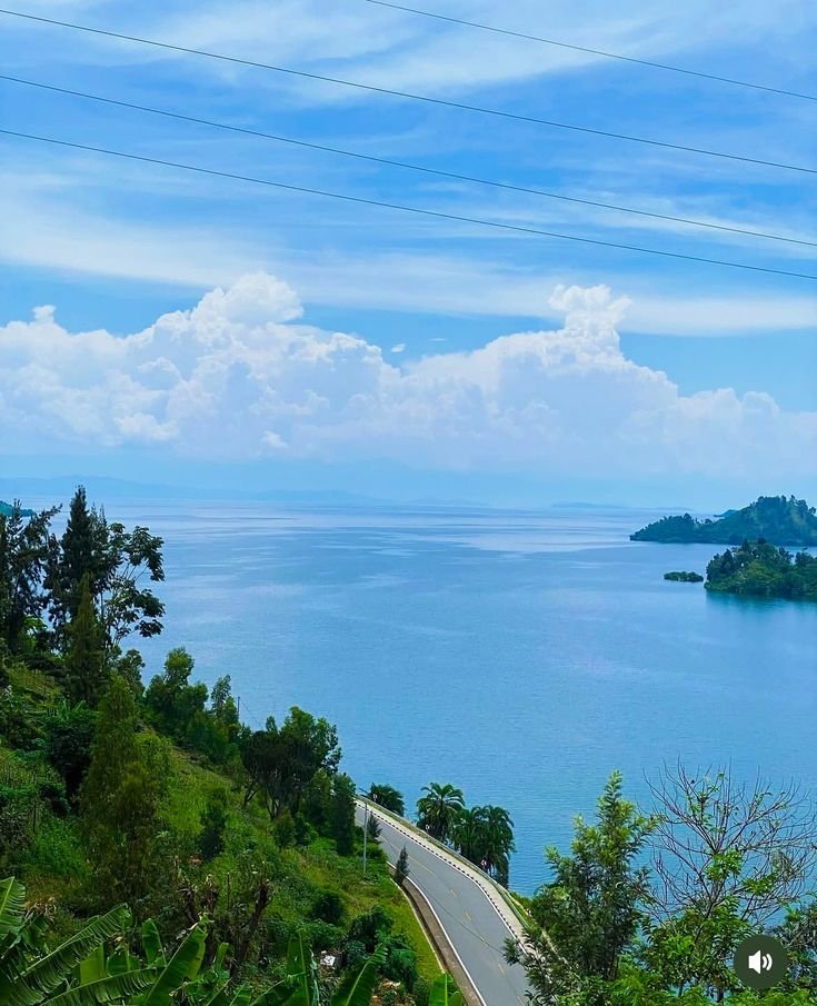 aimabble's tweet photo. Yes we're landlocked country but look at this!

📍Lake Kivu | Rwanda 
📸 African Sight https://t.co/L8BUHx66kI