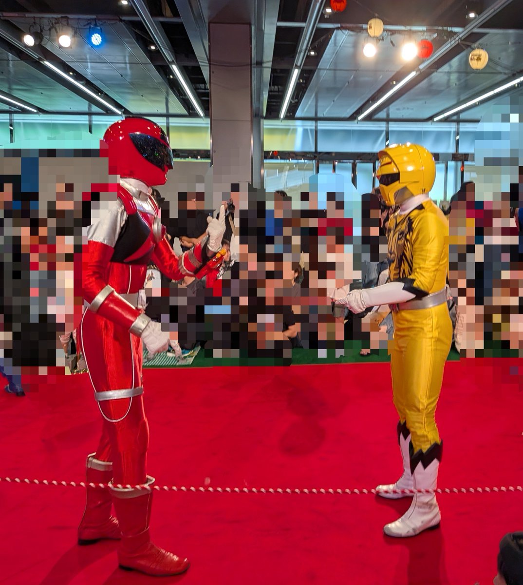 sane_i7_tr_krst's tweet photo. これはスーパーヒーロー夏祭り2026で、

『もしかして、俺たち、おんなじ獅子(ライオン)じゃーん！！！』

と意気投合していた圧倒的陽キャなシシレッドとジュウオウライオン

そう、こういうのもっと頂戴 https://t.co/oCdOBD6qhf