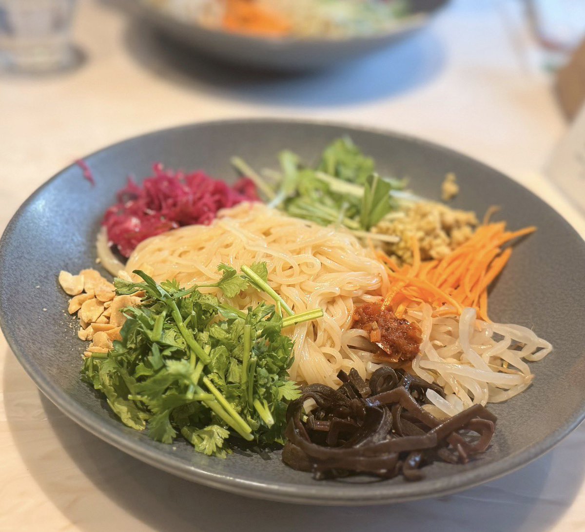green_2280's tweet photo. お野菜たくさん美味しかったなぁー🩷️
パクチーも昔苦手だったのにすっかり好きになってしまった！ https://t.co/2Qvi5qVP2z