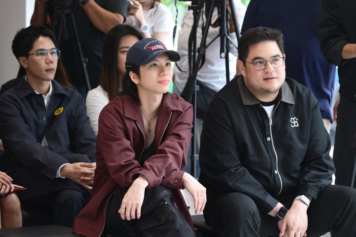 Entup2date's tweet photo. “กึ้ง-เฉลิมชัย” บอสใหญ่ 411 Entertainment เปิดตัว “SCA PLUS” ดัน “แต๊บ-ธนพล” นั่งเก้าอี้ผู้อำนวยการ เตรียมผลิต(ว่าที่)ศิลปินคุณภาพ
📨https://t.co/TNHuwV1ipk
#SCAPLUS
#SCAPLUSSchoolofMusicandPerformingArts https://t.co/diuMHzZqE6