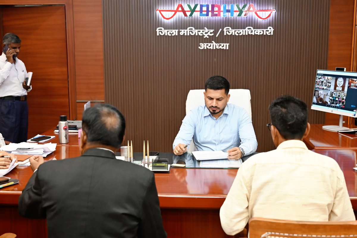 dmayodhya's tweet photo. जनसुनवाई में आए लोगों की समस्याओं को गंभीरता से सुनकर संबंधित अधिकारियों को गुणवत्तापूर्ण एवं समयबद्ध निस्तारण सुनिश्चित करने के निर्देश दिए गए। https://t.co/JK97B6Cg0b