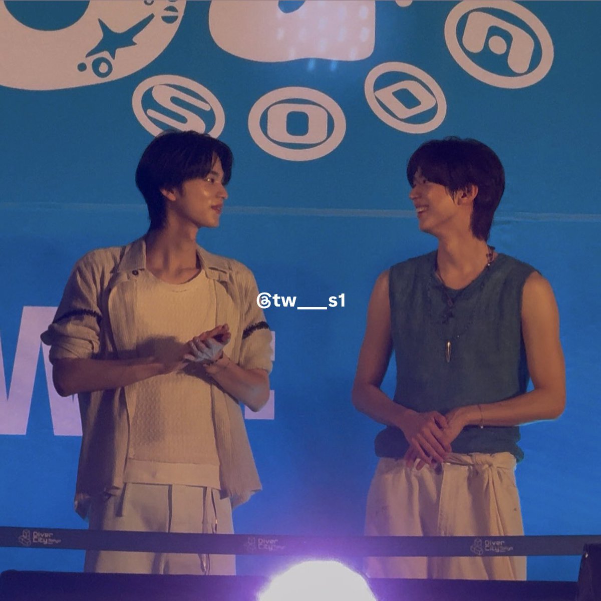 tw___s1's tweet photo. #투어스 #신유 #도훈　　🦒🐺 ？ https://t.co/4K0JxKhqS2