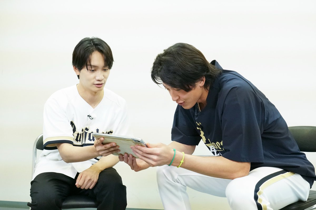 orixlover_ktv's tweet photo. 【次回放送8月10日（月）深夜24時15分～】
きのう、17年ぶりの東京ドームでの主催試合で
始球式＆ヒーローインタビューのインタビュアーを務めた丈一郎くん⚾
試合も劇的なサヨナラ勝利で最高の1日となりました🐮💙

今月の放送では、当日の模様に加え、
丈一郎くんの始球式までの道のりをお届け！
選手からのアドバイスやスパルタ自主練習まで、
たっぷりお届けします🔥
ぜひご覧ください👀

#オリラバ 
#オリックス 
#山﨑颯一郎
#Bs夏の陣 
#藤原丈一郎 
#カンテレ
