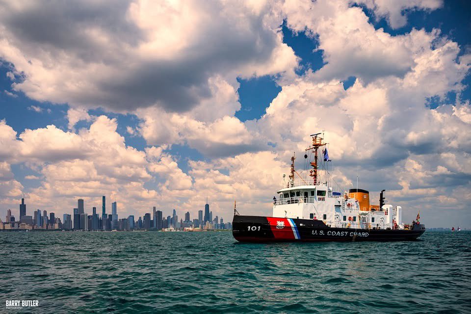 barrybutler9's tweet photo. Today is National Coast Guard Day. #chicago https://t.co/4ml02iWQyV