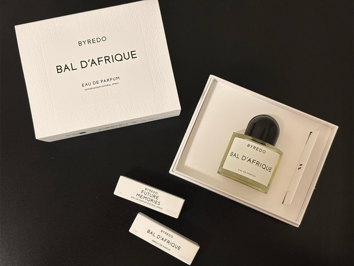 _theperfume's tweet photo. バルダフリック、アブソリュと迷ってEDPにしましたが、サンプルのアブソリュつけたらやっぱり良すぎるー！！
なぜ今まで気が付かなかった？ってくらいどっちも好み。
海外ではEDPはクリーンガールの香りとして紹介されることが多い。軽やかで遊び心があるのに場所を選ばない気がしている。 https://t.co/g6mKaCC9Fk