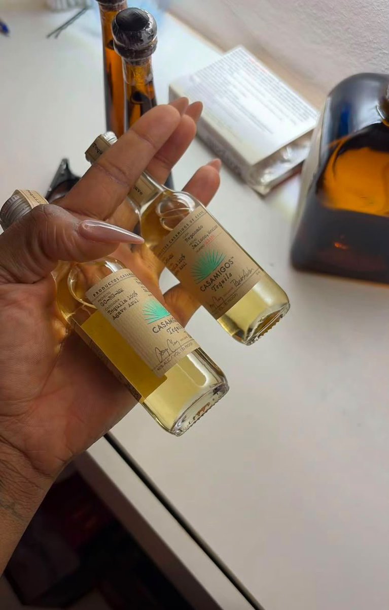 TheeKinglady's tweet photo. Mini luxury bottles available for delivery ✨️ https://t.co/wvdIODXz3j