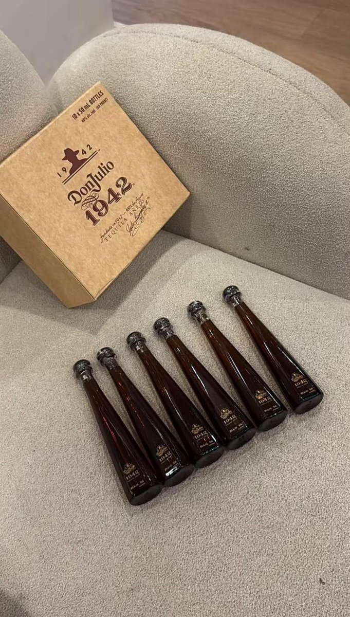 TheeKinglady's tweet photo. Mini luxury bottles available for delivery ✨️ https://t.co/wvdIODXz3j