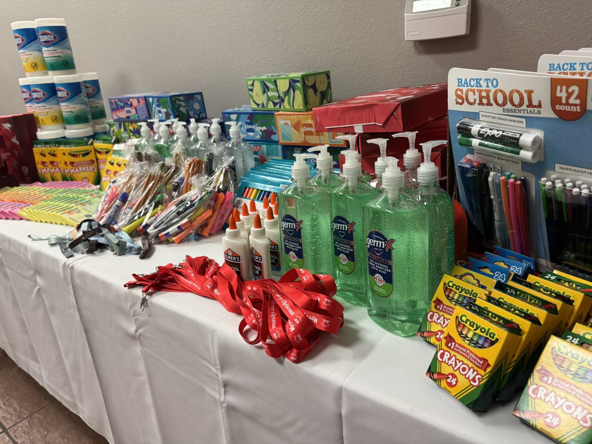 EdifyEduConf's tweet photo. Our great SPONSORS provided breakfast and wonderful prizes- books, videos, gift cards, t-shirts, water bottles, and classroom supplies for teachers! @M4LWilCoTX @ITTexasOfficial @Freedom4Teachrs @txvalues @TPPF @TPUSA /ClubAmerica @LifeWiseAcademy @CACRClub https://t.co/FUnBb5Epb4