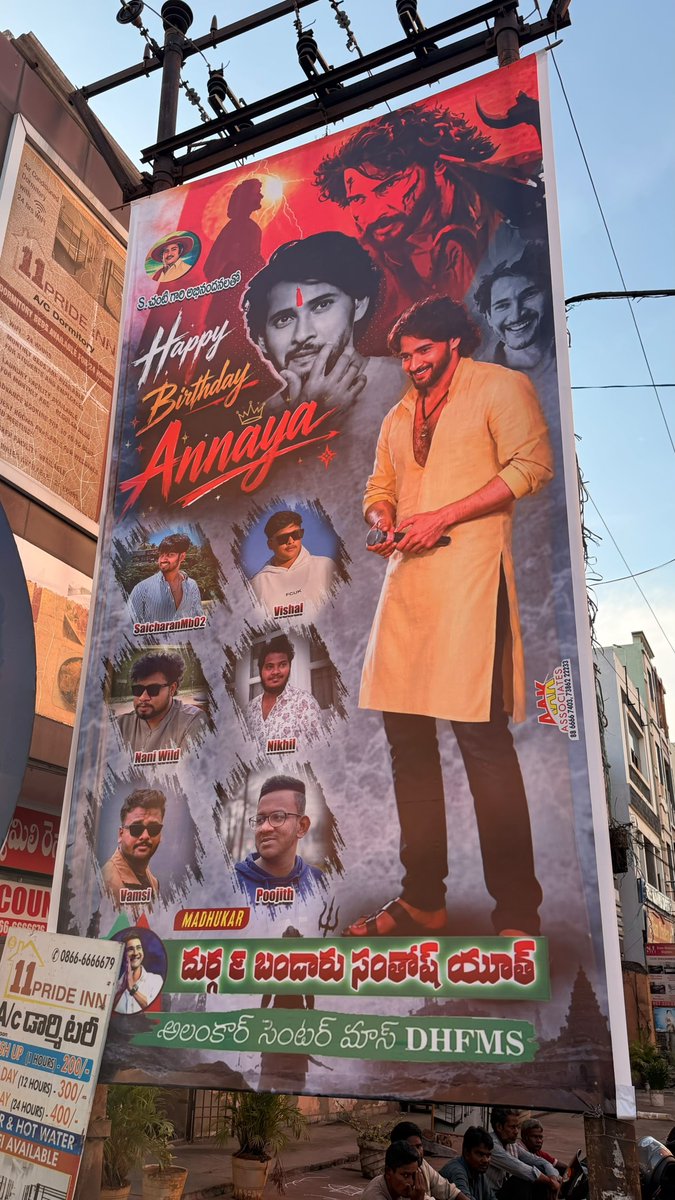 AlankarMBFans's tweet photo. For now let's start with this and end in many and many!!

A blockbuster start for BABU's birthday this year ♥️♥️

BEZAWADA gadda MAHESH BABU adda 🔥🔥
@urstrulyMahesh 👑🦁

@Dookudu4KMovie #Dookudu https://t.co/QrtRmVrSmt