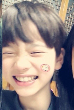 takhooooooo's tweet photo. 와 신유 웃는거 어릴때랑 똑가틈 https://t.co/wuvb5Ma5DT