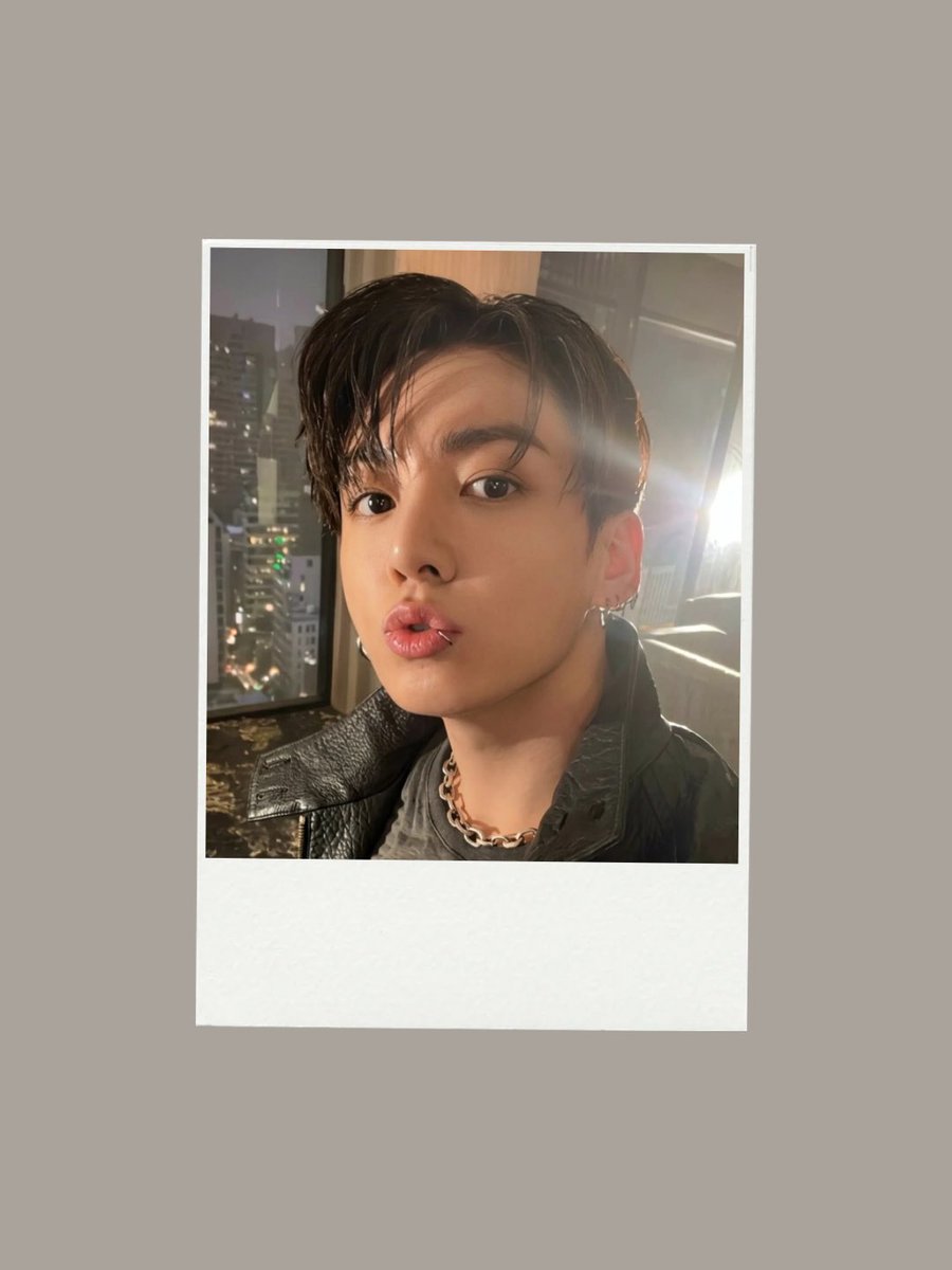 kookienomnom_'s tweet photo. Different color palettes 😝🖤🩷

#ARMYSelcaDay #ARSD https://t.co/6s8rApcBhD