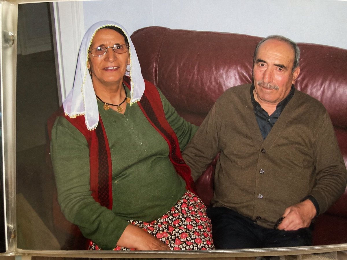tkngndzCem's tweet photo. @SNTRKZafer @YildizzTilbee Kral bu iki fotoğrafı birleştir misin 🙏🏻🙏🏻 https://t.co/STiz9uXuXK