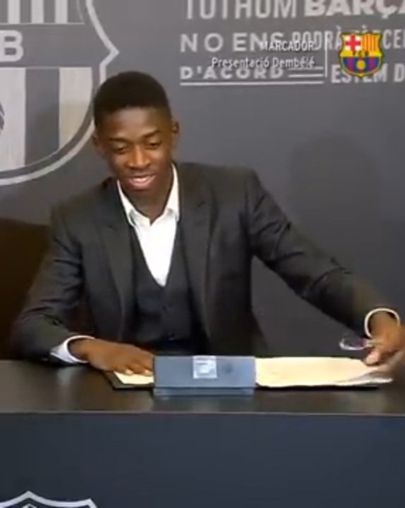 albertfc11's tweet photo. Presentación de Ousmane Dembélé en el Barça (2017) vs presentación de Jesse Bisiwu (2026). https://t.co/yb4Z4Rb1XR