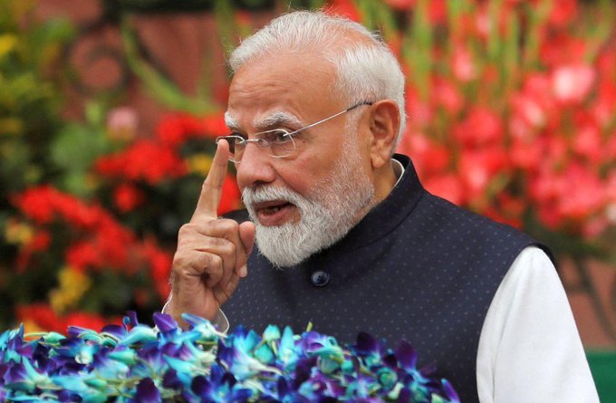 Heart_Legend_'s tweet photo. I am living in a country where people adore a person who can't even talk English but insult there own Prime Minister trying to talkin English to connect with new generation.
.
#BJP #CJP #DhruvRathee #NarendraModi #Congress https://t.co/Gi0yPUaS5P