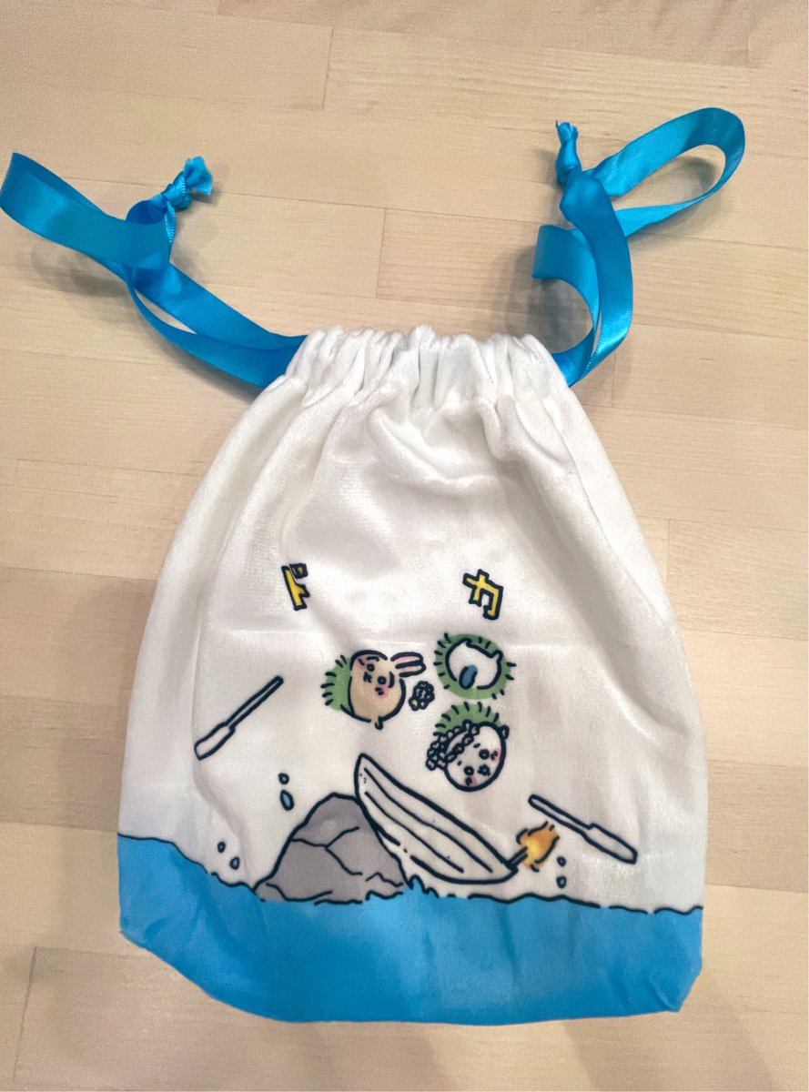 bisyojyo2's tweet photo. 文庫本を持ち運ぶと、鞄の中でページがグシャってなるの嫌すぎで、文庫が入れられるポーチ欲しいなと思ってたら、最高なのもの手に入れてハピネス〜 https://t.co/O4R22ZiK1s