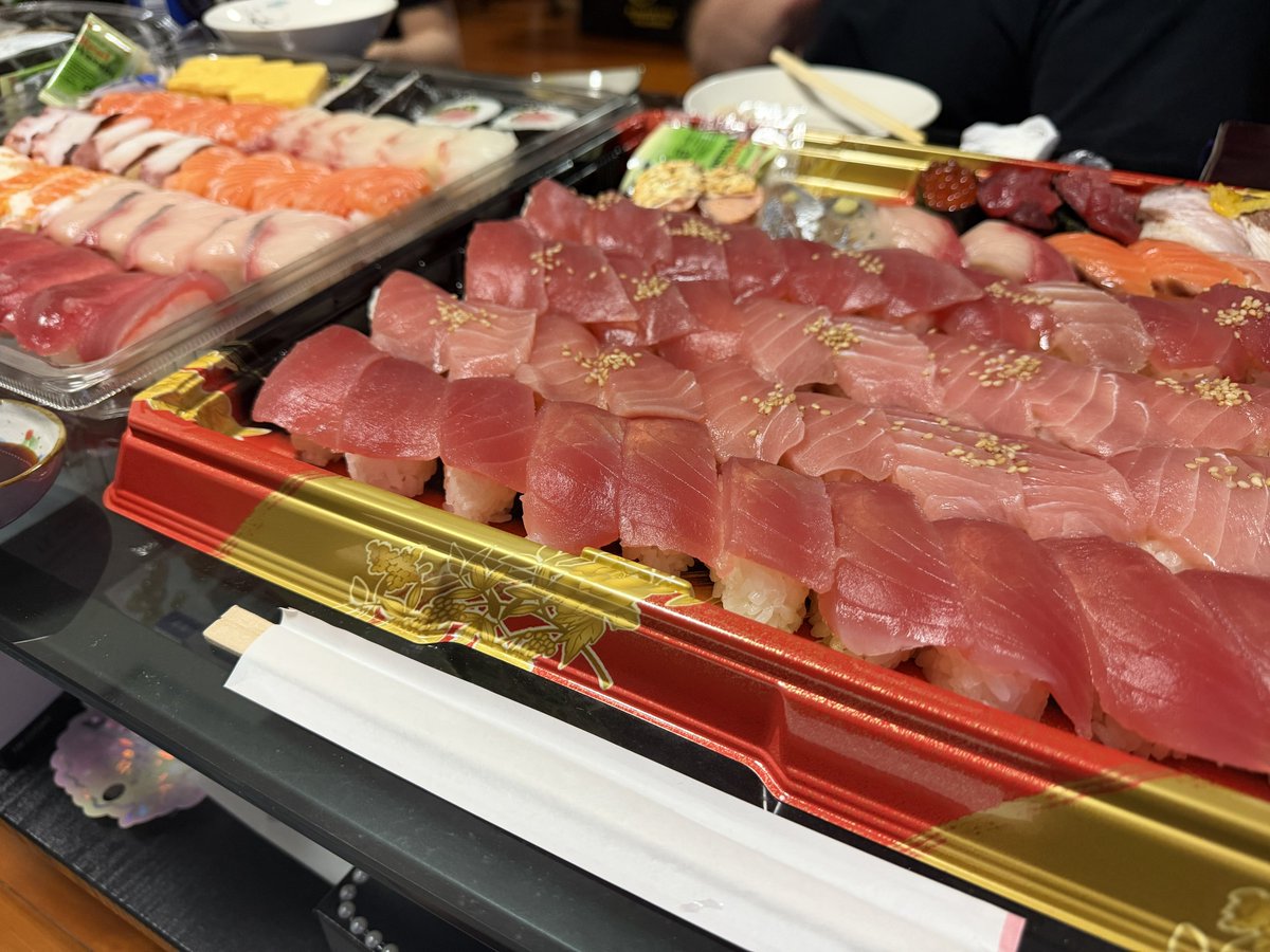 Rinne_ui's tweet photo. 10ヶ月我慢してたマグロをぬべが大量に用意してくれてた！！！！
美味しいめっちゃ幸せすぎる…
でも血圧も上がる https://t.co/klzm8t4lab