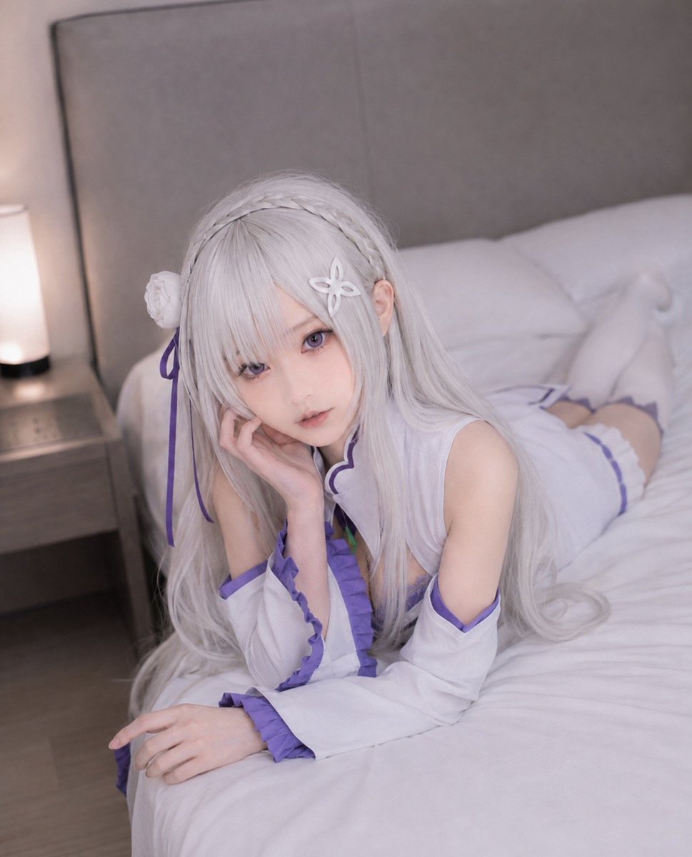 CakmaUnicorn's tweet photo. 中国人の私がエミリアの格好で甘えたら、
おにーさん最後まで我慢できますか...? https://t.co/Gs82WPdENd
