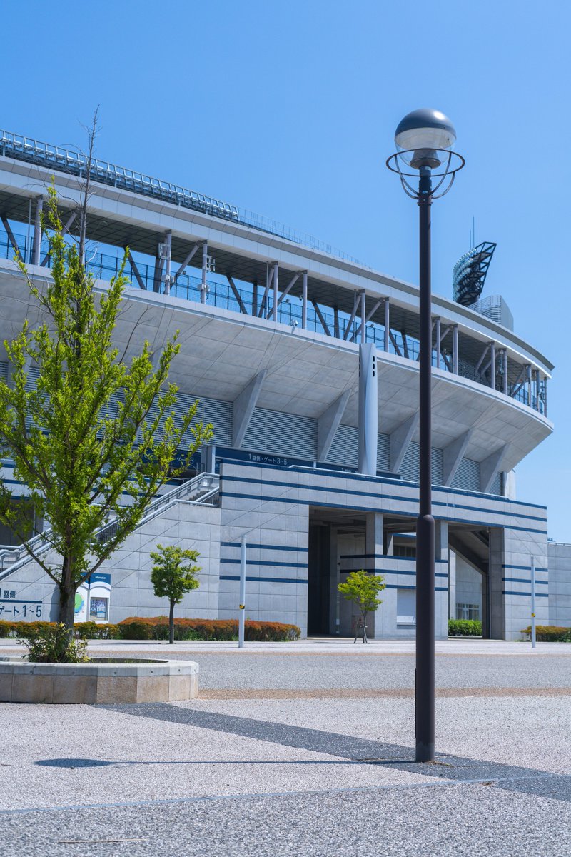 HakuhatuDandy's tweet photo. 今日の散歩は新潟スポーツ公園。
街灯が2種類あったので両方撮ってみました😊
α7RⅤ+FE50㎜F1.8
#エコスタ
#FE50 https://t.co/oV47qCYE1q