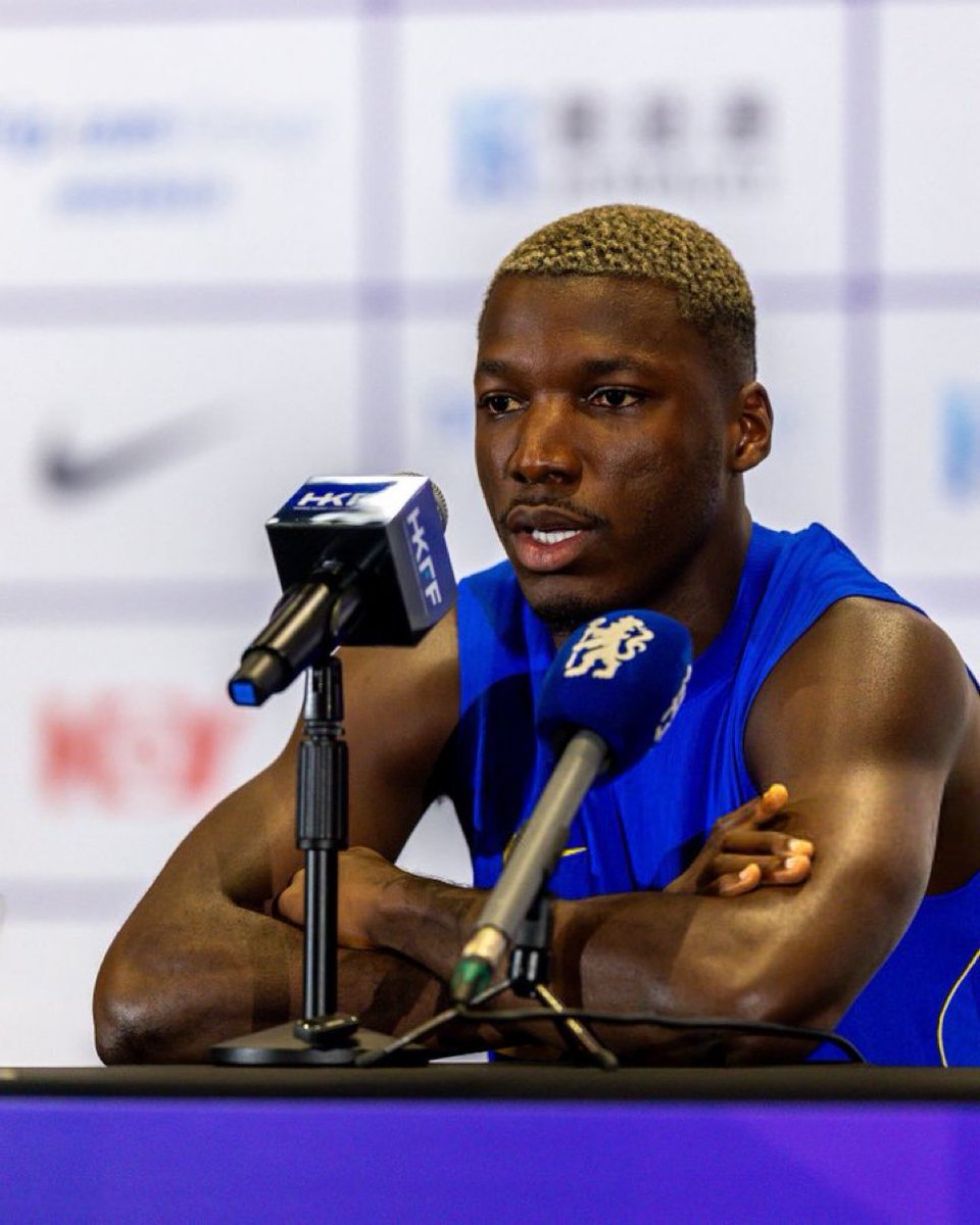 ActuFoot_'s tweet photo. 🚨 Moises Caicedo 🇪🇨 : « Quand Chelsea m’a proposé un nouveau contrat, j'ai dit oui… car mon désir est clair :

JE VEUX DEVENIR UNE LÉGENDE DANS CE CLUB ! » 💙🤩

🎙️ conf. de presse https://t.co/KqLzSDigTR