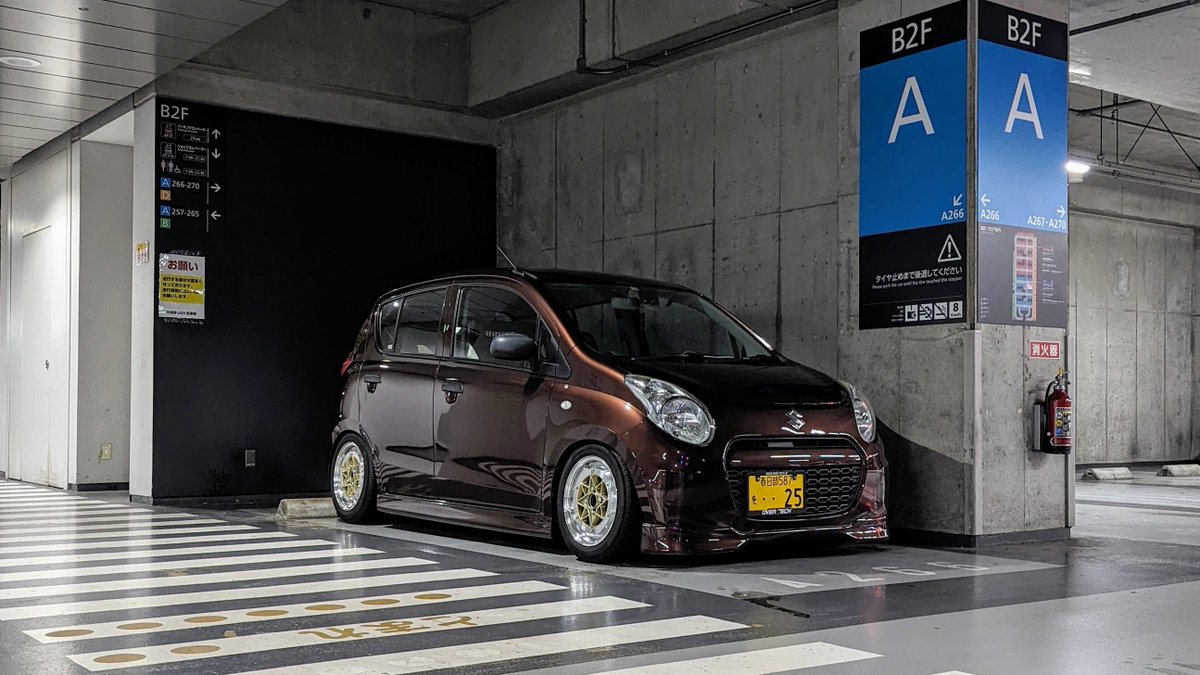 comks0403's tweet photo. 使って無さすぎるホイール売ります。
コーリン スターシャーク ゴールド
14インチ6j+38 
22年製ブルーアースES32付き(溝5mmくらい)
1本ガリ傷有(3枚目参照)
6万
着払発送もできますが引取りに来て頂けると助かります。
HA25Sアルトで使用していました。※4枚目 装着イメージ https://t.co/p6zk9mW0y5