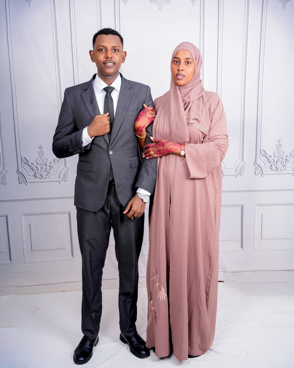 dhageeyy's tweet photo. Alxamdulilaah waxa 4 sano laga jooga maalinto alle igu simay inaan nolosha ku midowno xaaskeyga qiimaha badan Nawal oo runti uso dhabar adeegtay wada noolaashaheena 

Waxaan qirayaa inoo qoyskeena ku dhisan xaaskeyga oo laf dhabar u ah jiritaanka gurigeena 

Happy 4th Anniversary https://t.co/GgYy3iccFk